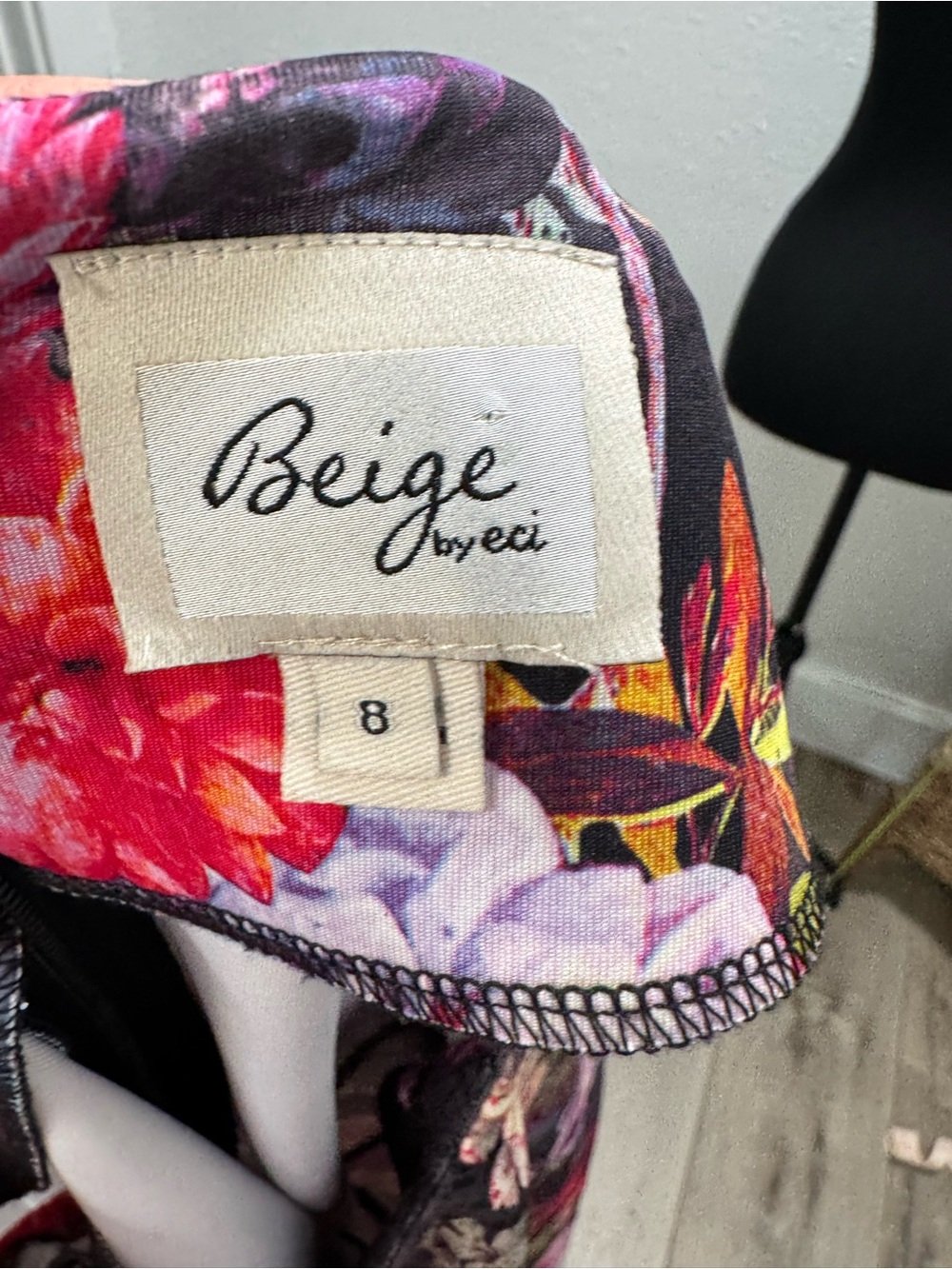 Beige by eci Floral Midi Dress in Black with Pink, Red and Cream Floral Size 8 - Picture 7 of 7
